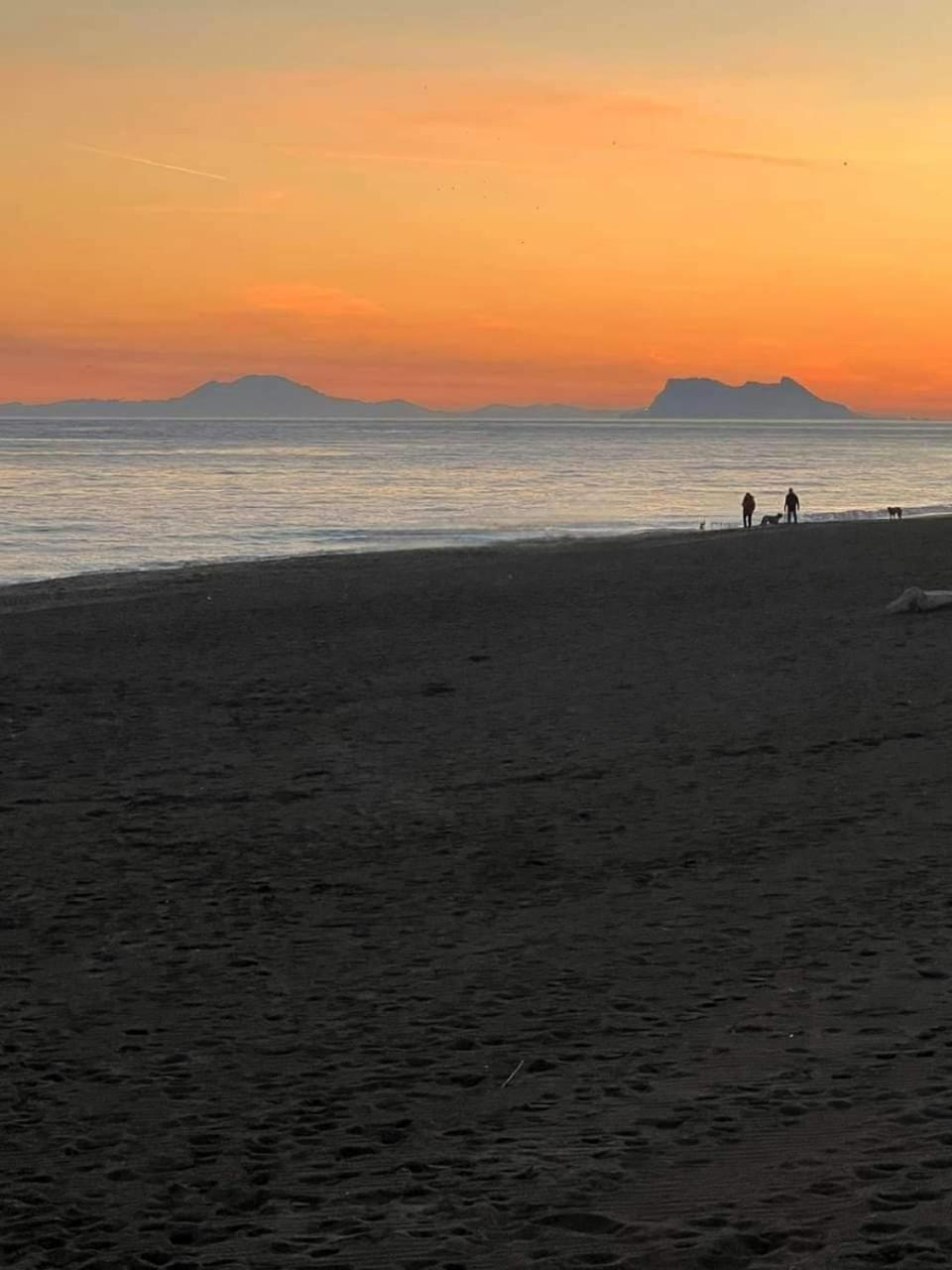 Apartment Beachfront Accommodation Estepona Luaran gambar